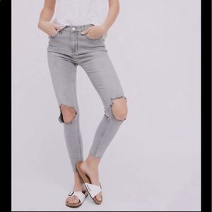 FREE PEOPLE BUSTED KNEE SKINNY JEANS